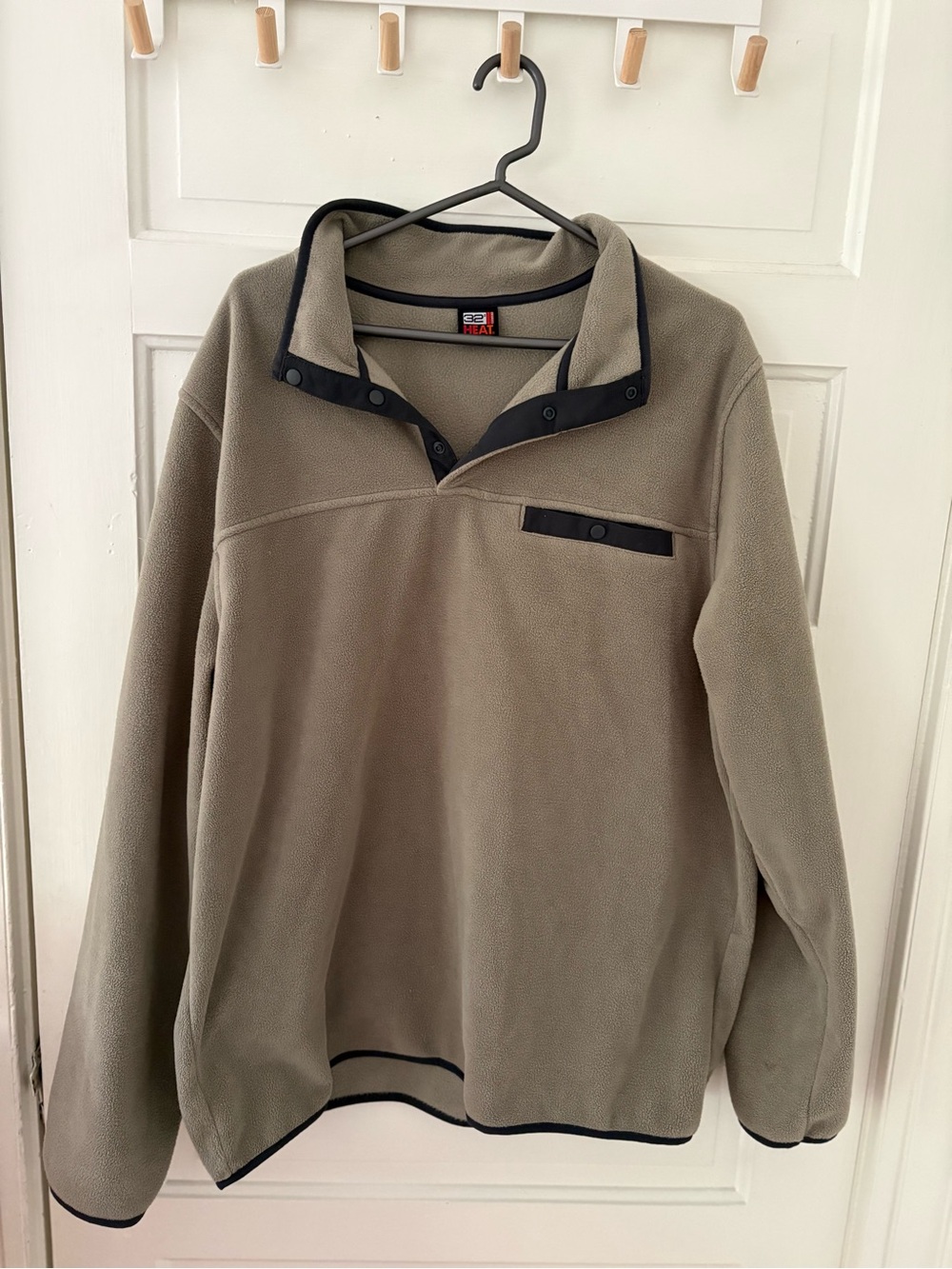 32 Degrees Sage Green Pullover Fleece with Navy Trim